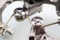 L’attribut alt de cette image est vide, son nom de fichier est RM-56-02-Pulleys-and-cable.jpg.