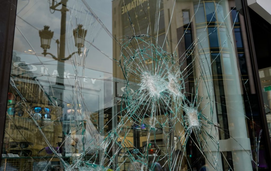 Émeutes : Le Medef estime les dégâts à un milliard d’euros